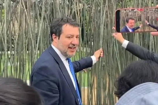 Salvini in Biennale: "Padiglione Italia bellissimo", poi a Israele