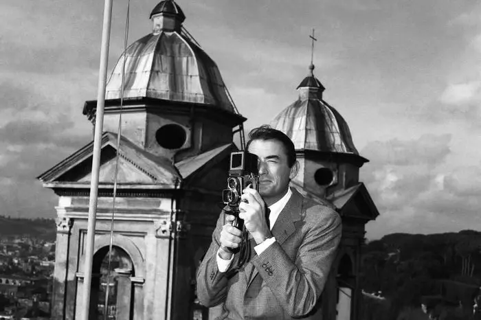 Gregory Peck a Roma - 1959, una delle immagini di ''Luce-L'immaginario italiano'', la mostra che fino al 21 settembre al Complesso del Vittoriano di Roma festeggia i primi 90 anni della Fondazione dell'Istituto Luce, Roma, 3 luglio 2014. ANSA/UFFICIO STAMPA ISTITUTO LUCE ++ NO SALES, EDITORIAL USE ONLY ++