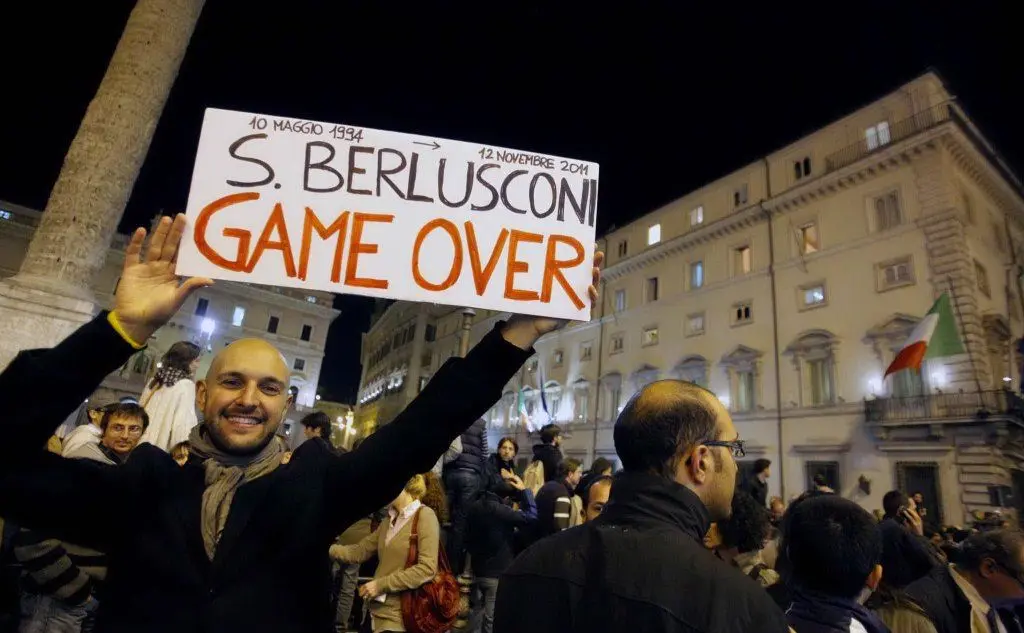 Un cartello recita &quot;Game Over&quot;