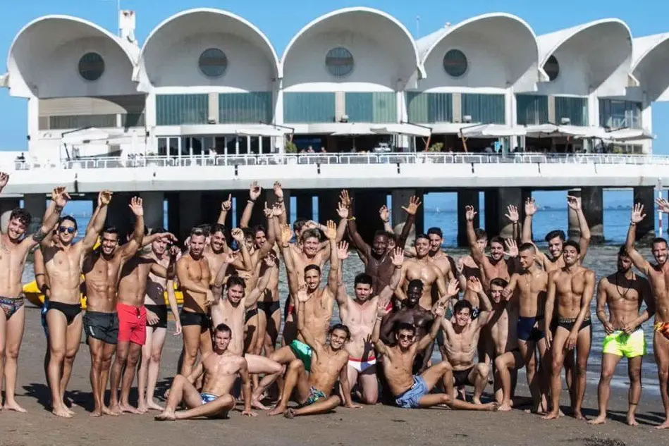 Foto di gruppo per i giovani in gara (foto ufficio stampa)