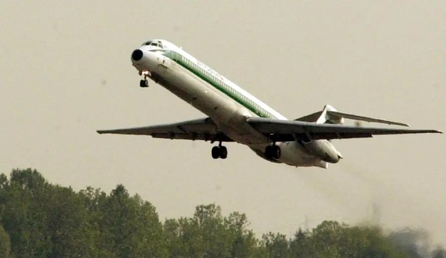 Un vecchio Md80 di Alitalia\u00A0(foto archivio L'Unione Sarda)