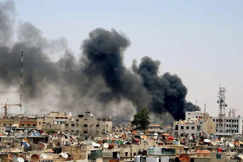 Raid di Israele vicino a Damasco (Ansa)