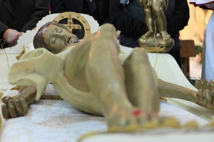 Dopo il rito de Su Scravamentu e le processioni oggi S’Incontru tra il Cristo Risorto e la Madonna