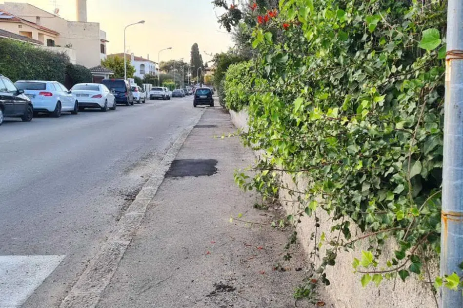 Via Fratelli Catoni del rione Sant'Orsola di Sassari, una delle vie interessate dal provvedimento ( foto Tellini)