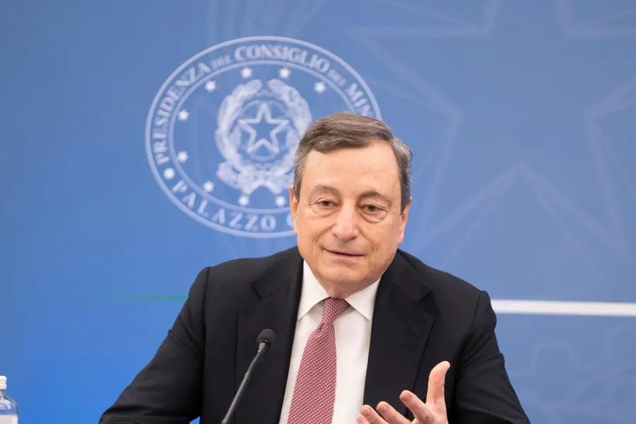 il presidente del Consiglio Mario Draghi nella sala Polifunzionale duranta conferenza stampa al termine della riunione del Consiglio dei Ministri, Roma, 6 Aprile 2022. ANSA/FILIPPO ATTILI/US PALAZZO CHIGI +++ NO SALES, EDITORIAL USE ONLY +++