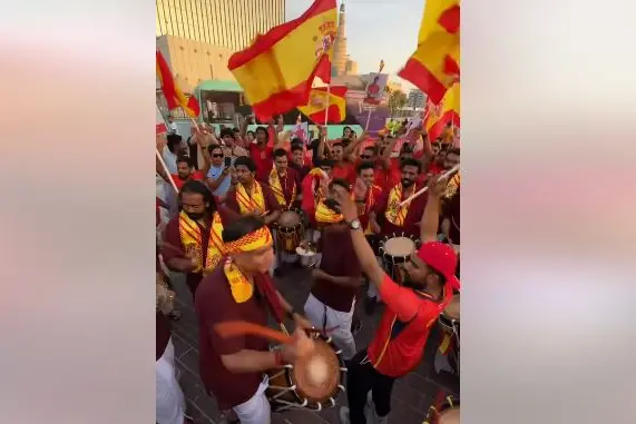 Un frame di uno dei video con i presunti tifosi finti (dal web)