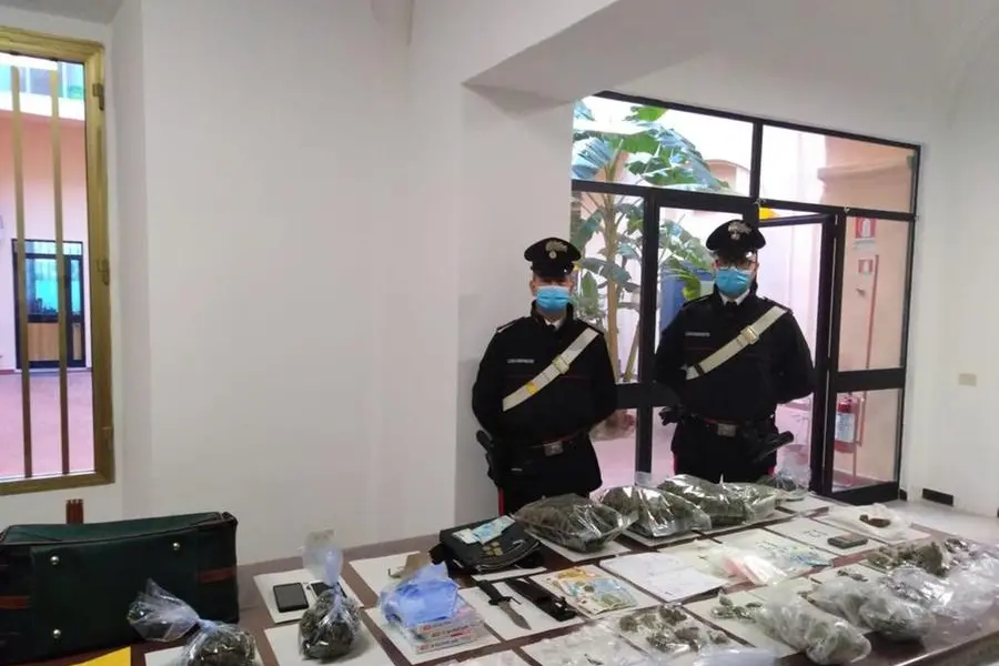 La droga sequestrata (Foto Carabinieri)