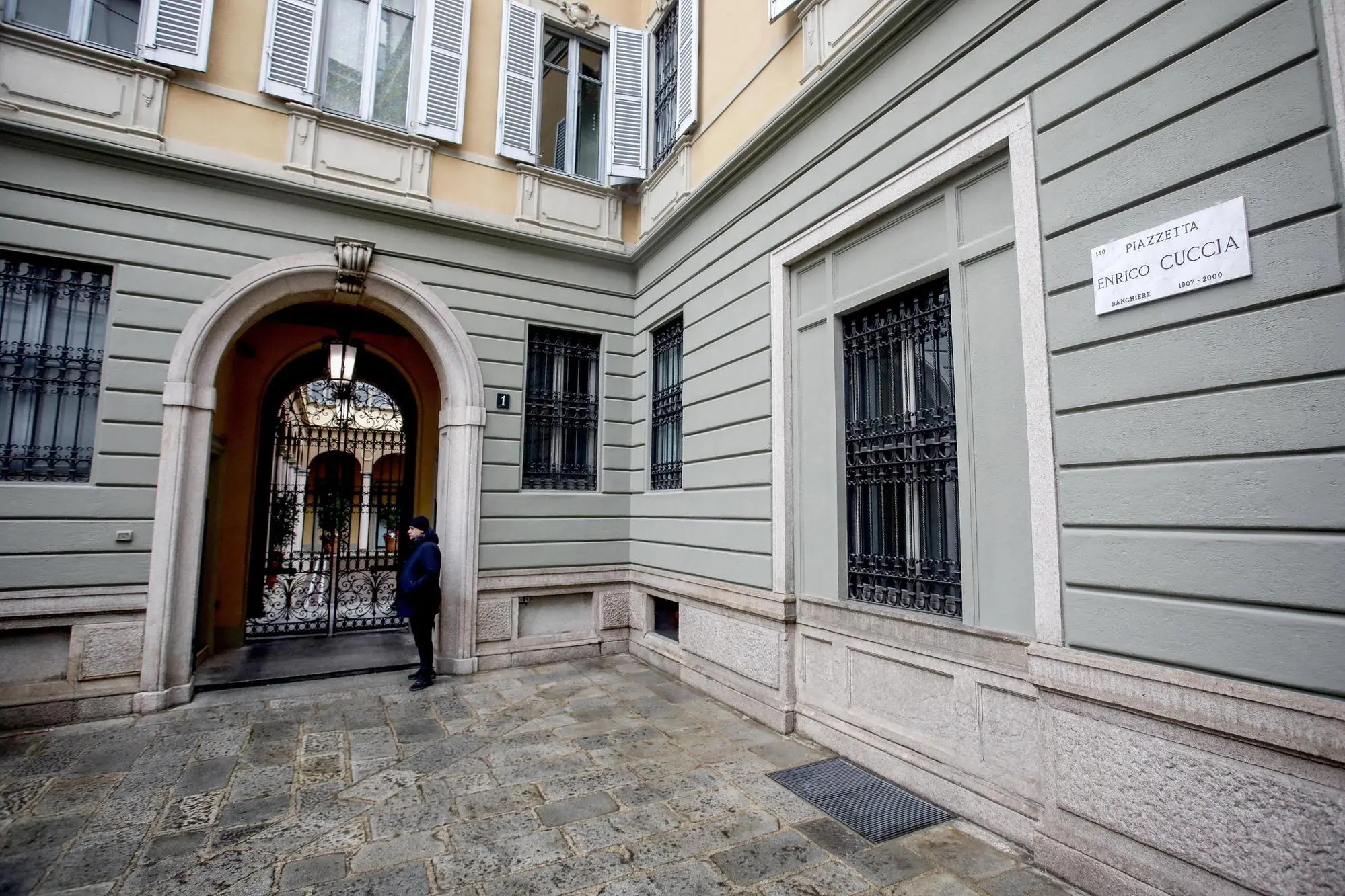 Il palazzo che ospita la sede di Mediobanca in piazzetta Cuccia a Milano, 28 gennaio 2025. ANSA/MOURAD BALTI TOUATI