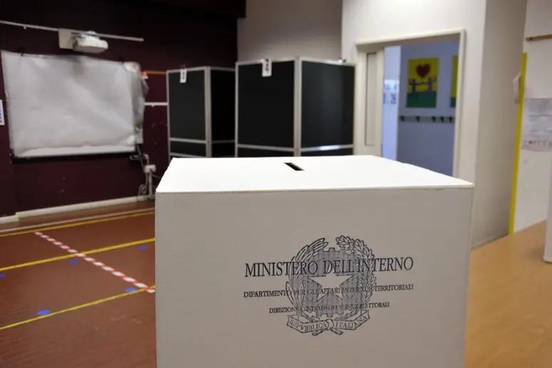 Un seggio elettorale (Ansa)