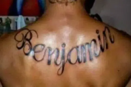 Il tatuaggio di Pedro Pablo sulla schiena (foto La Opinion)