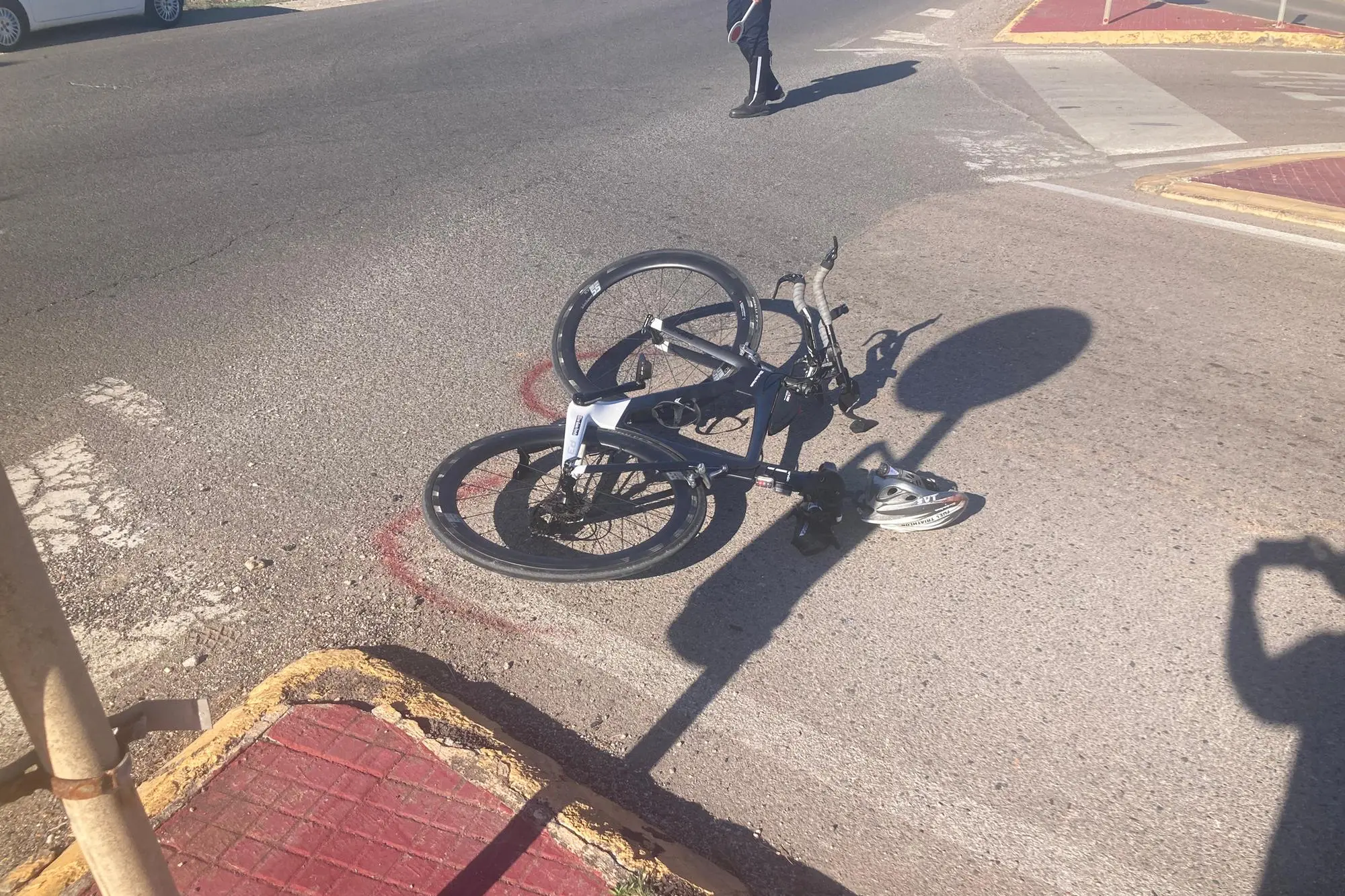 L'incidente in via dell'Industria a Porto Torres (foto Pala)