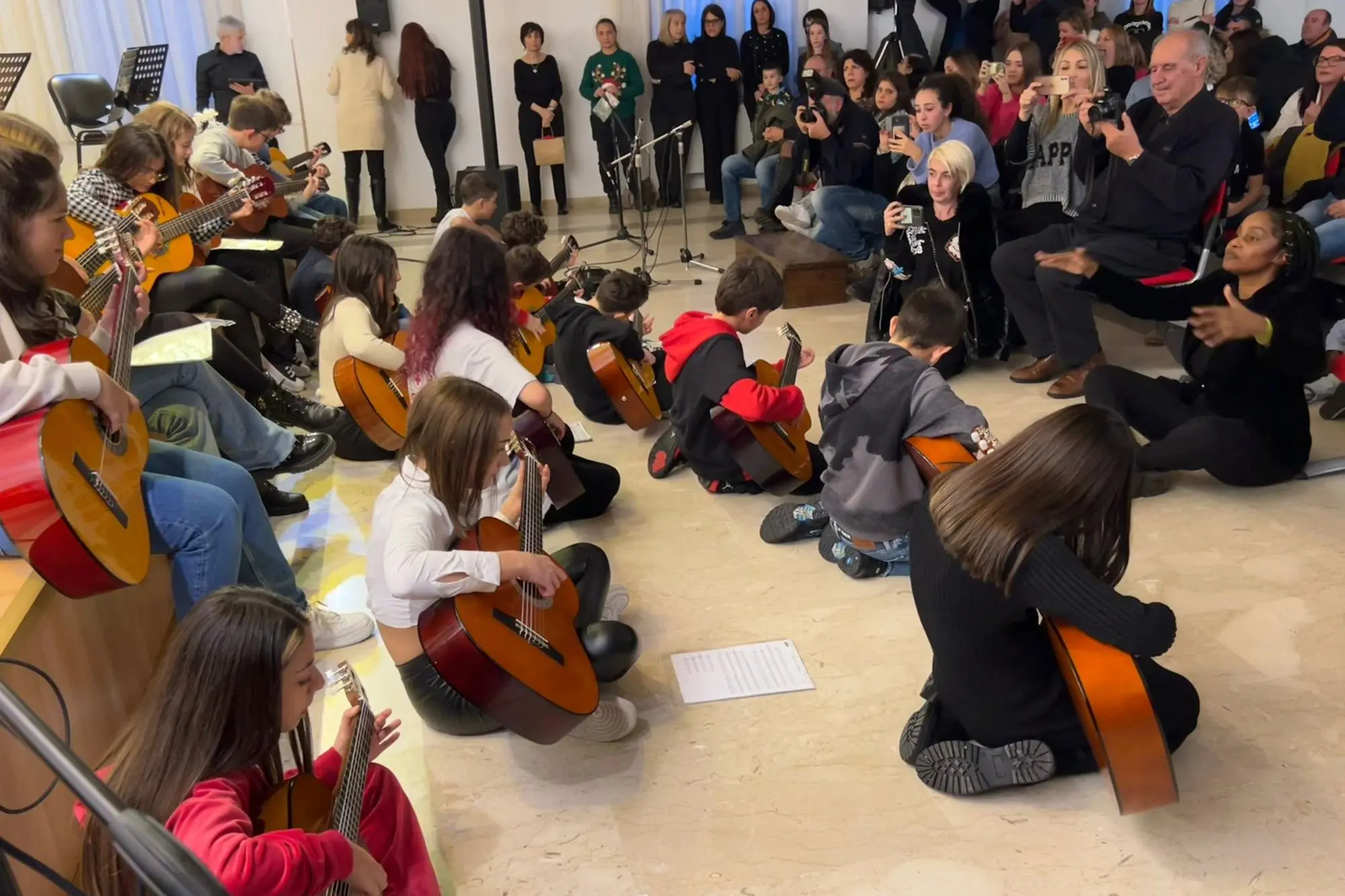 Saggio di musica alle scuole medie di Tempio (foto Busia)