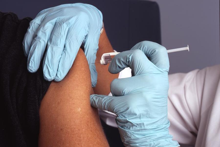 Covid, in Sardegna ancora 222mila persone senza neanche una dose di vaccino
