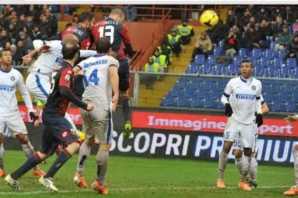 Genoa-Inter: un'azione del match di andata