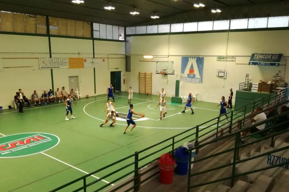 Una partita della categoria Promozione di basket (foto Giacomo Pala)