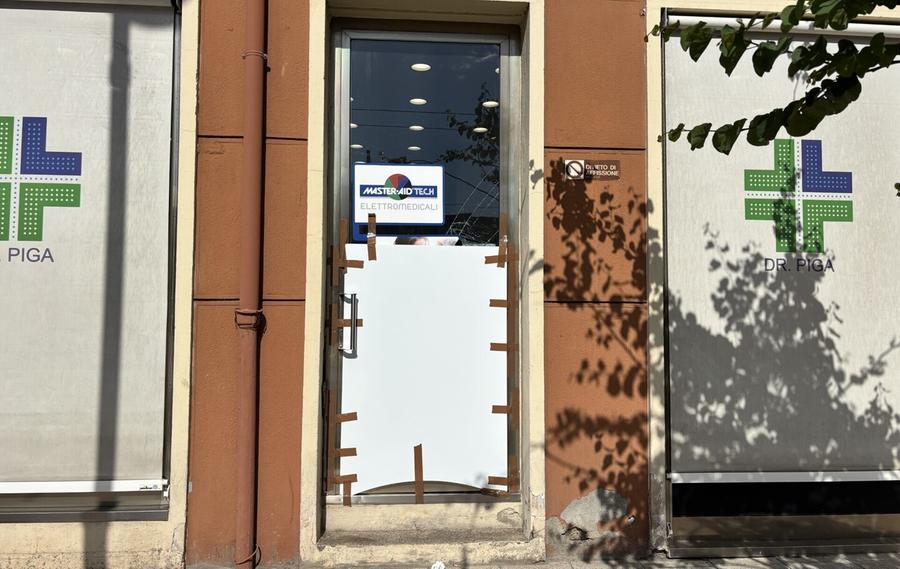 Furto nella parafarmacia a due passi dal Tribunale: il bottino è di pochi euro