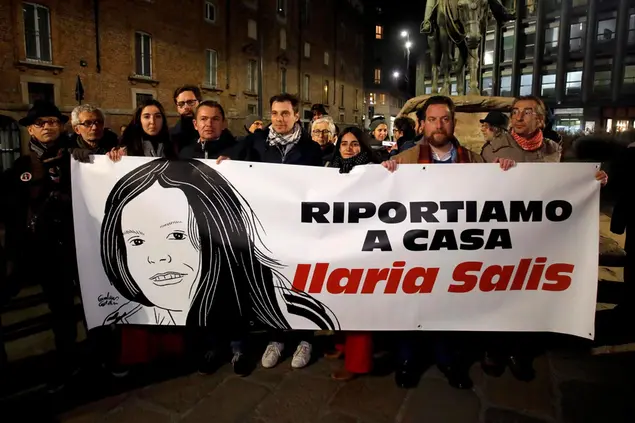 Il presidio del comitato Ilaria Salis a Milano (Ansa)