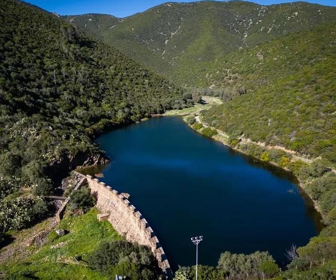 Le tariffe dell’acqua sono da aggiornare, scontro sui rincari