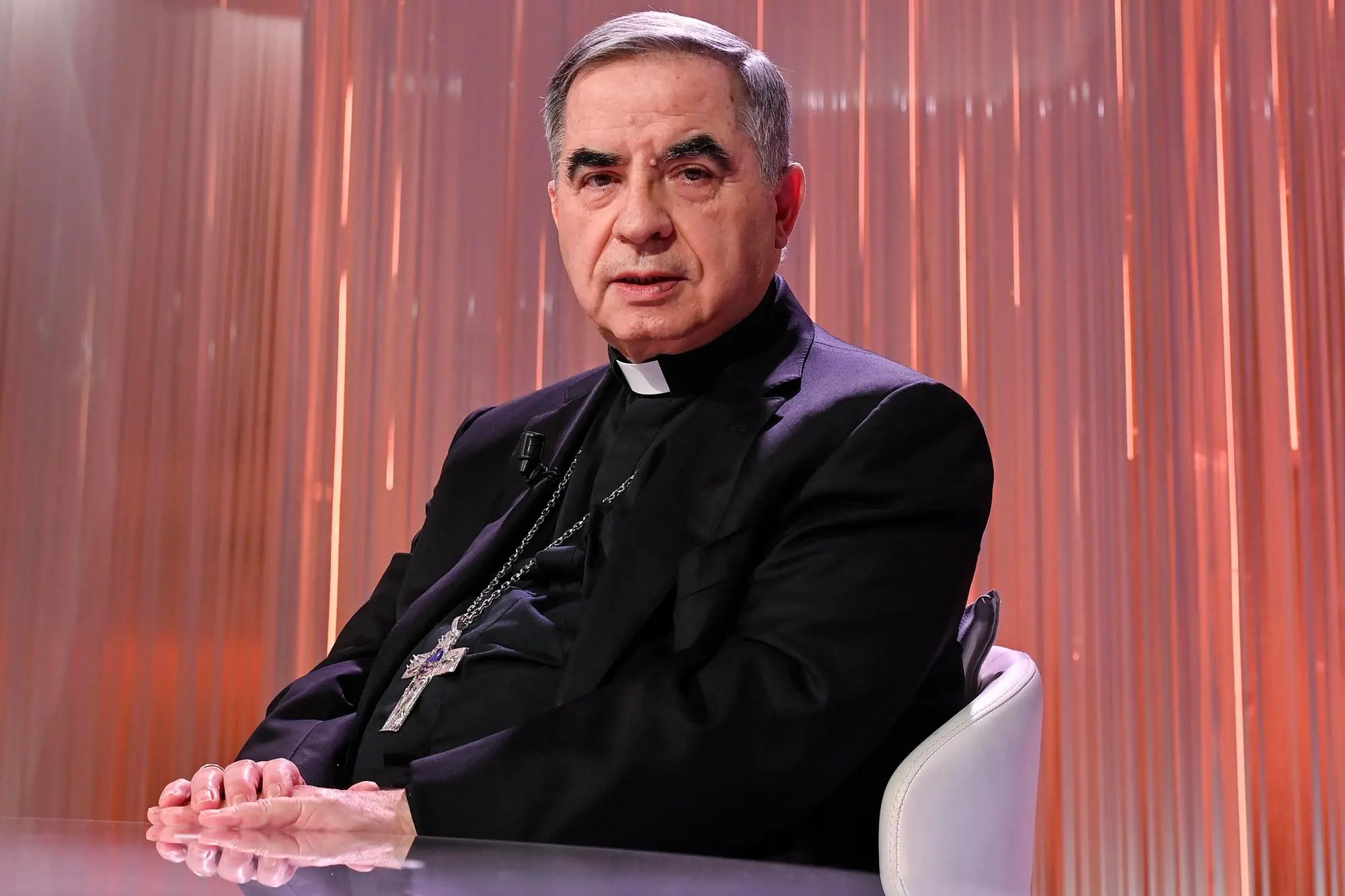 Il cardinale Angelo Becciu (foto Ansa)