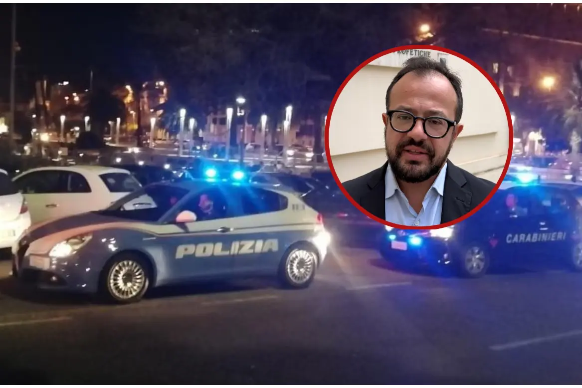Piazza Yenne a Cagliari, a destra Emanuele Frongia (L'Unione Sarda)