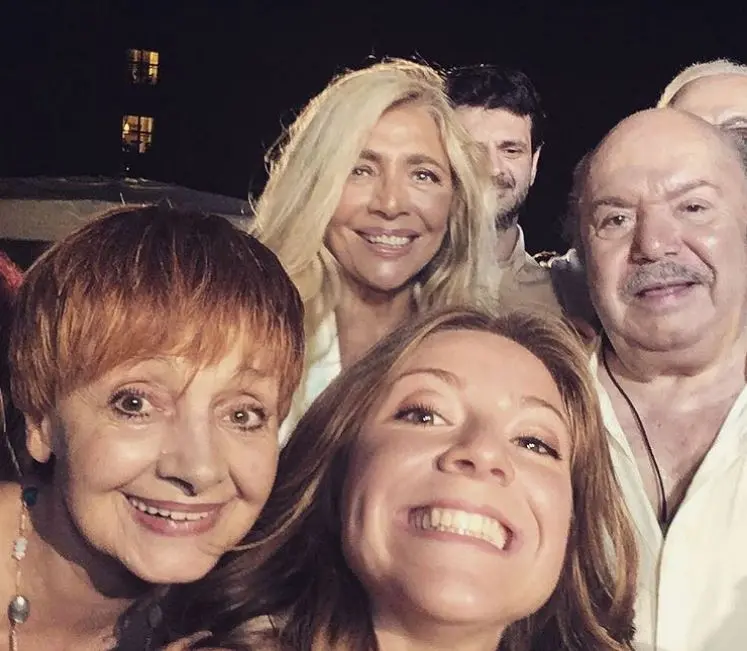 Con Mara Venier, Milena Vukotic e Lino Banfi (foto Instagram)