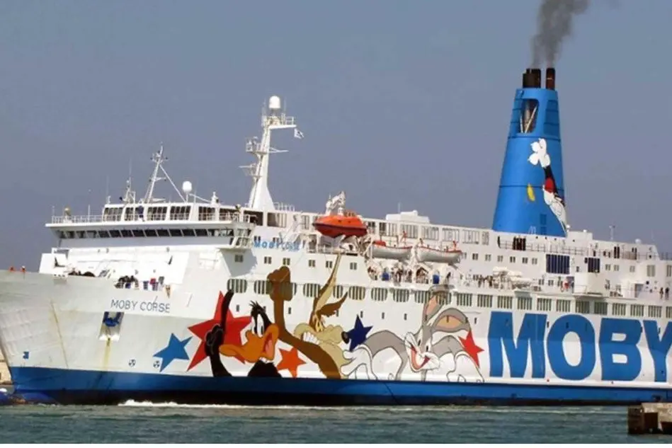 Un traghetto Moby-Tirrenia