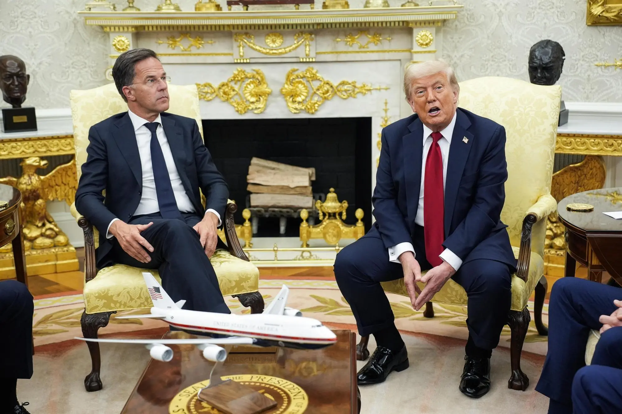epa12237741 NATO Secretary General Mark Rutte (L) and US President Donald Trump speak during a meeting in the Oval Office of the White House in Washington, DC, USA, 14 July 2025. EPA/YURI GRIPAS / POOL