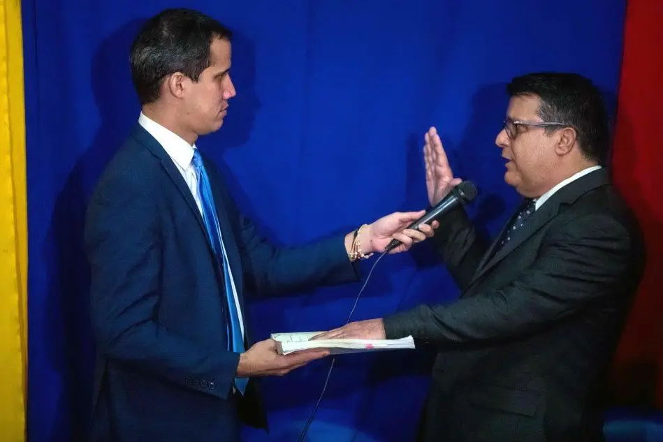 Il presidente dell'Assemblea Nazionale Juan Guaidò e Carlos Berrizbeitia (Ansa - Miguel Gutierrez)