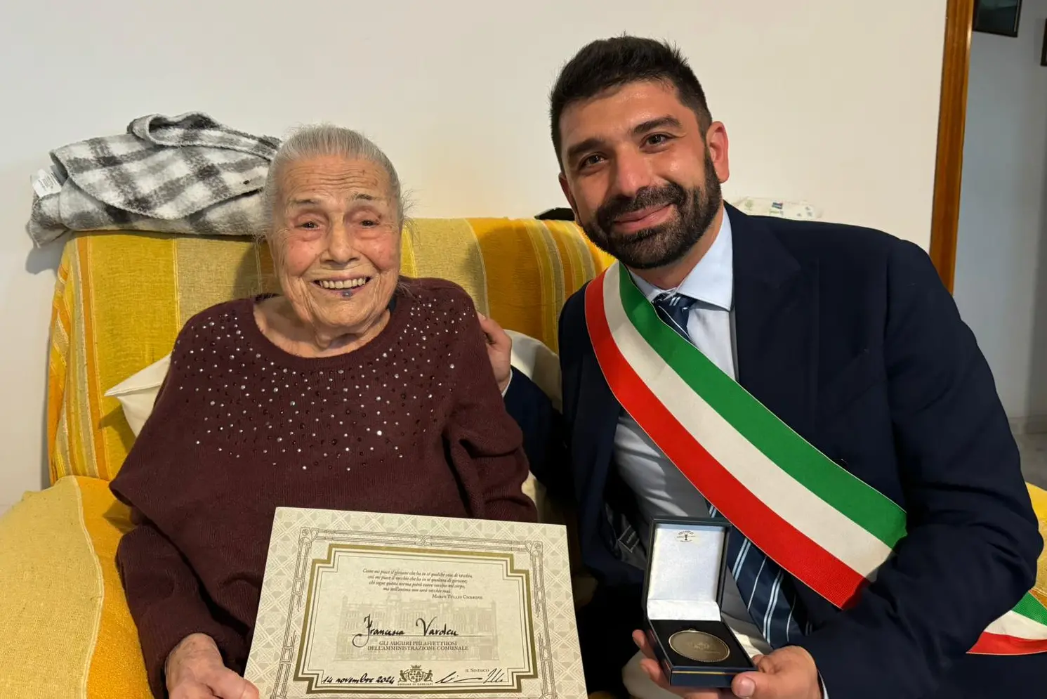 La signora Francesca Vardeu col presidente del Consiglio comunale Marco Benucci