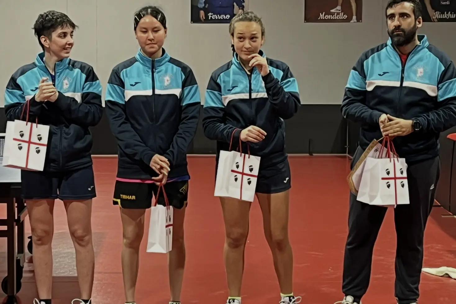 La squadra del Quattro Mori che ha battuto l'Hodonin, da sin. Plaian, Ma Hengyu, Carnovale e il coach Curcio (Foto M.C.)