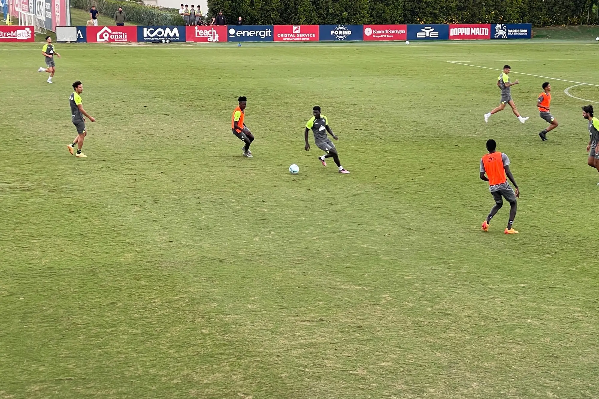 Un momento della partita in famiglia tra il Cagliari e la Primavera (foto Spignesi)
