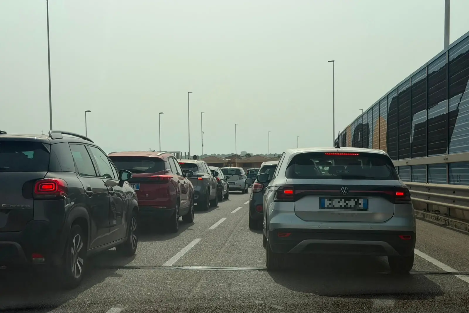 La coda di auto questa mattina sull'asse mediano