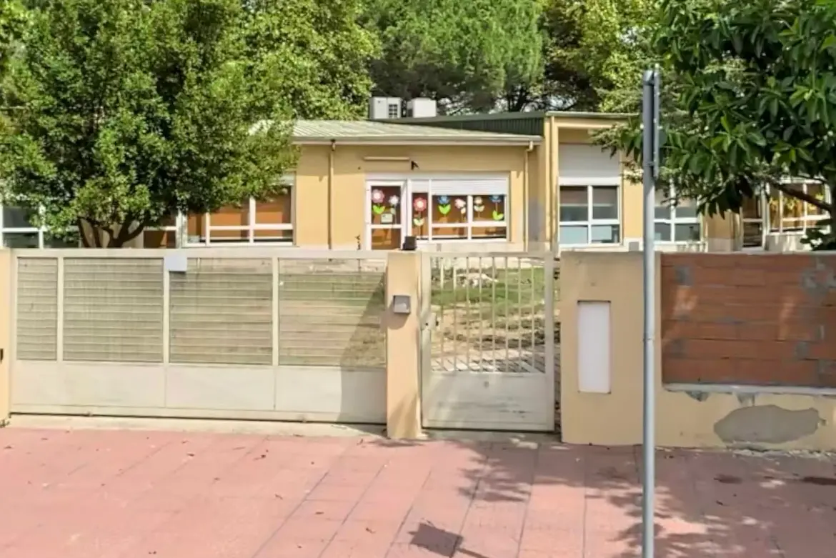 L’ingresso della scuola dell’Infanzia di via Campania