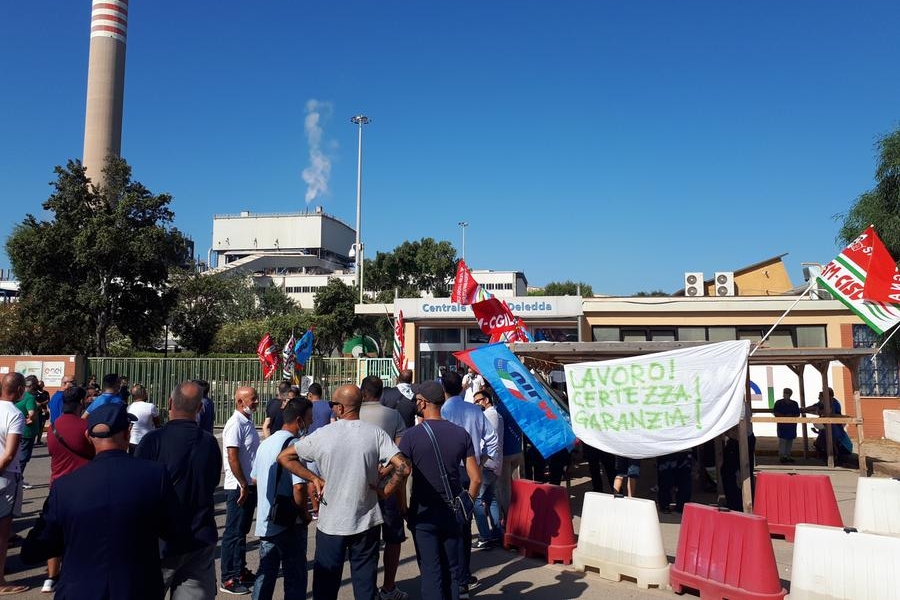 Centrale Enel di Portovesme, sale la tensione: assemblea urgente ai cancelli