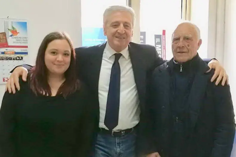 Il nuovo direttivo, al centro Massimo Murtas