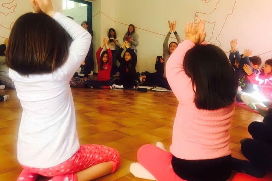 Scuola: 2200 bambini sardi a lezione di yoga, &quot;contro lo stress e il bullismo&quot;