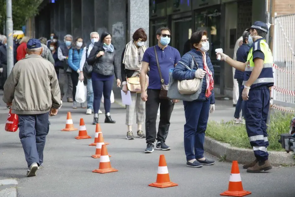 Controlli della temperatura (Ansa)