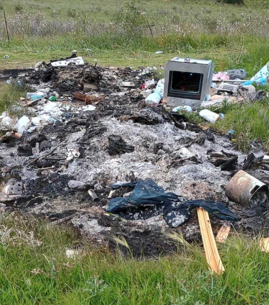 Sa Muxiurida, distesa di rifiuti abbandonati da mesi