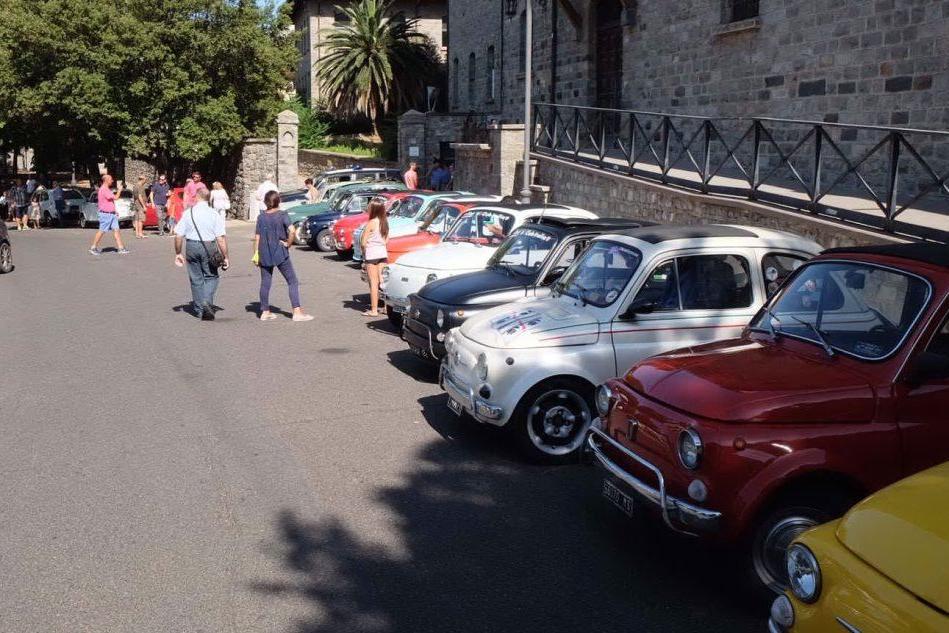 Lo spettacolo delle Fiat 500 al raduno di Cuglieri: lo scatto di un lettore