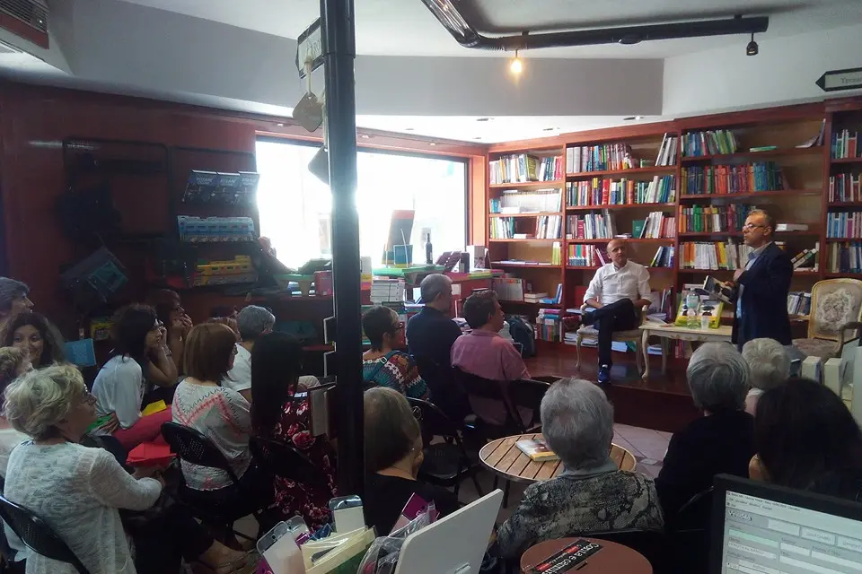 Un evento letterario alla libreria Emmepi (foto Nachira)