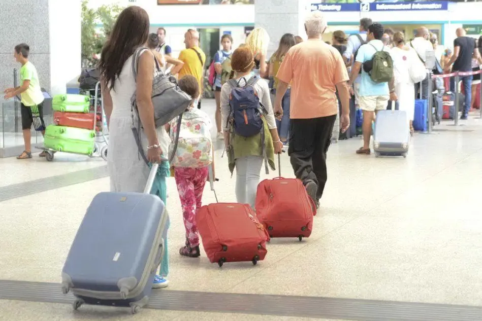 L'interno dell'aeroporto di Alghero