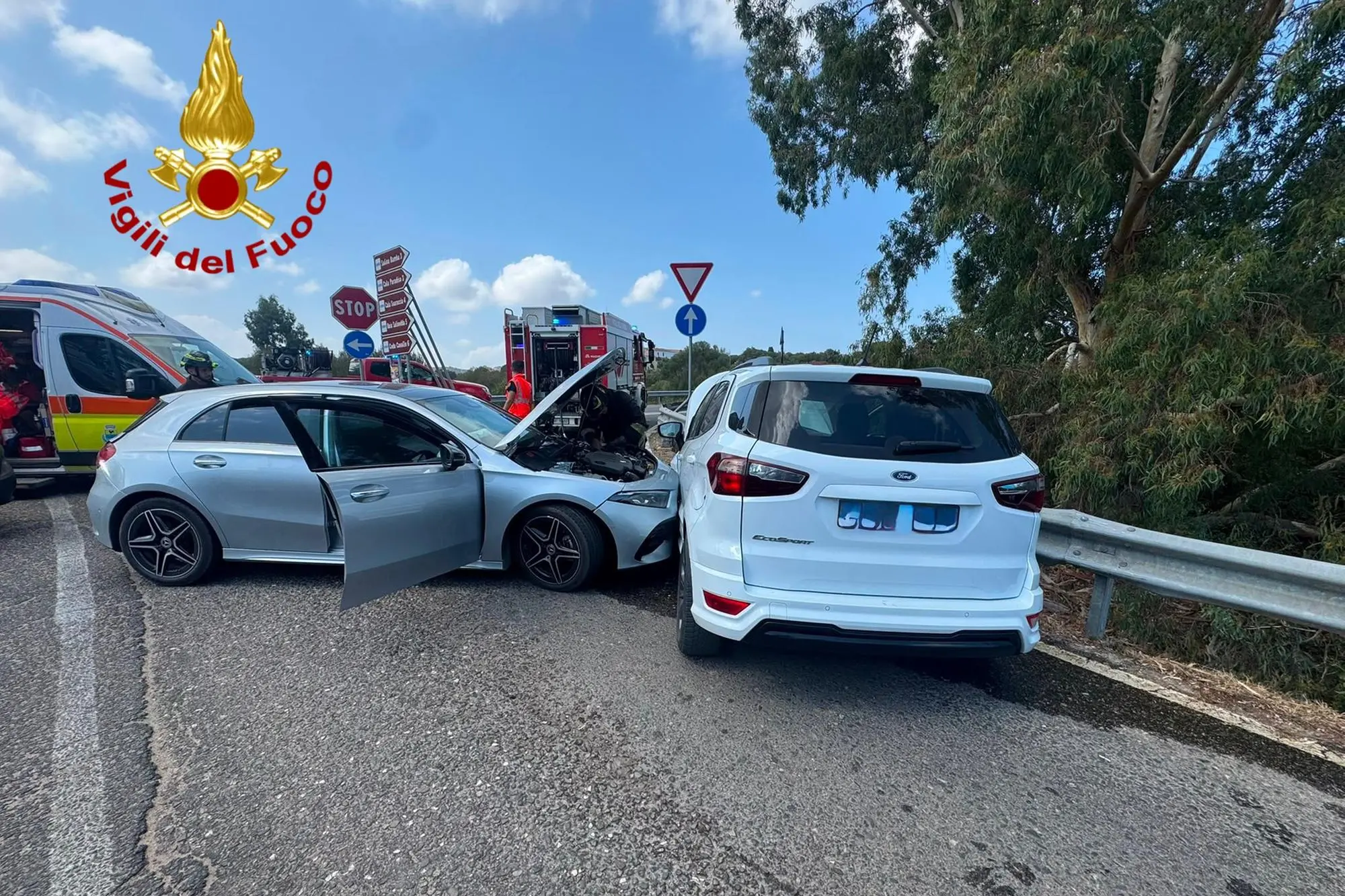 L'incidente a San Teodoro (foto vigili del fuoco)