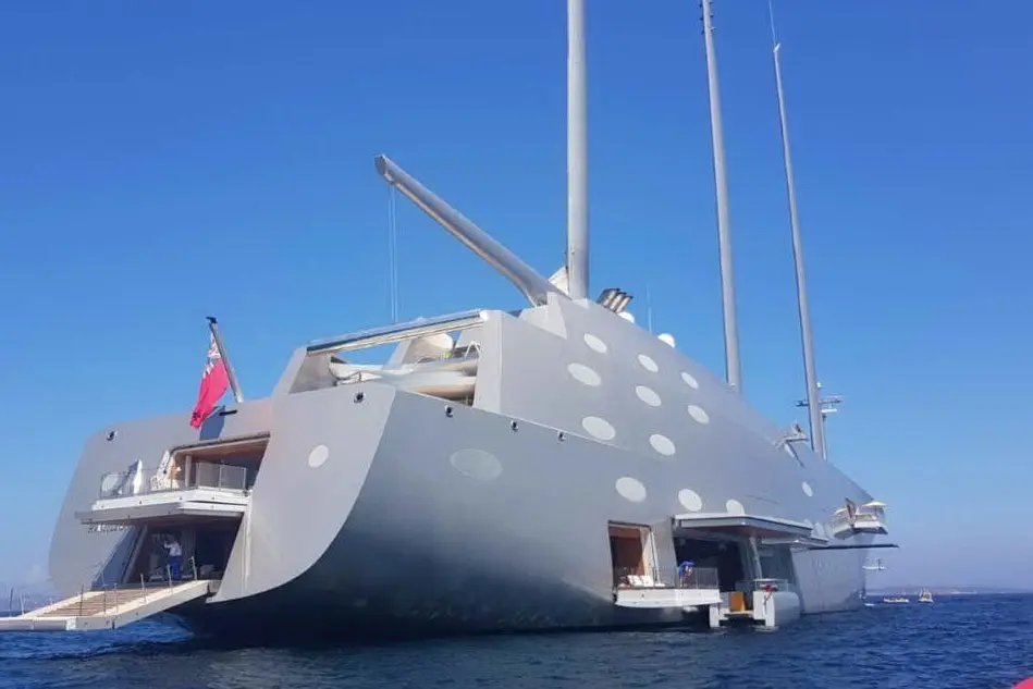 La vela Sailing Yatch A ha fatto la sua comparsa in Sardegna
