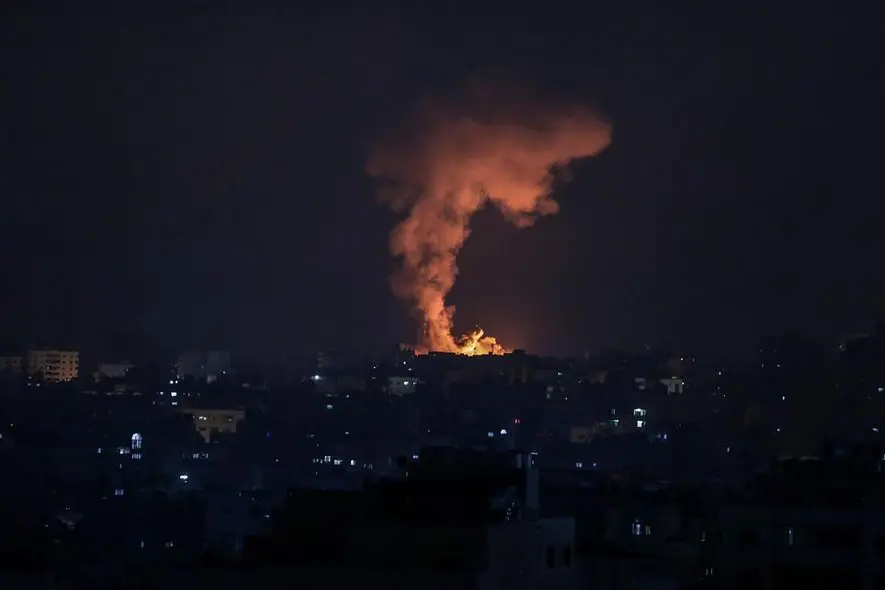 L'attacco israeliano nella Striscia di Gaza (Ansa)
