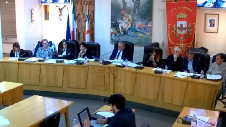 https://immagini.unionesarda.it/version/c:ZTkwZjE3MGQtMDFkMC00:NjU4MDQxNGYtNTM3Ny00/image.webp?f=16:9