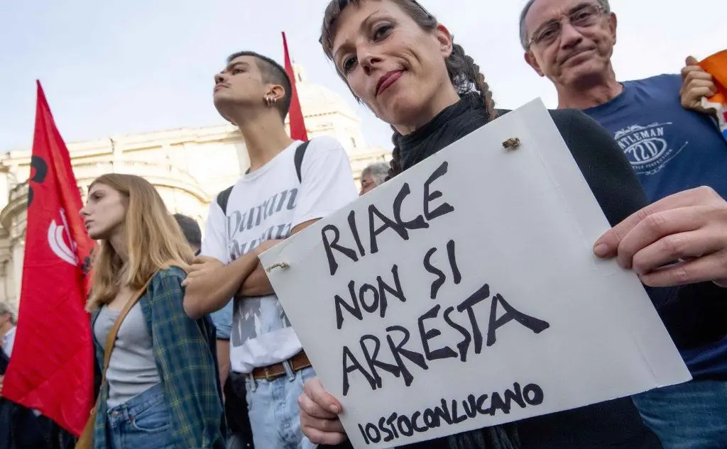 Roma, ieri la manifestazione a sostegno di Mimmo Lucano: &quot;Arrestateci tutti&quot; (Ansa)