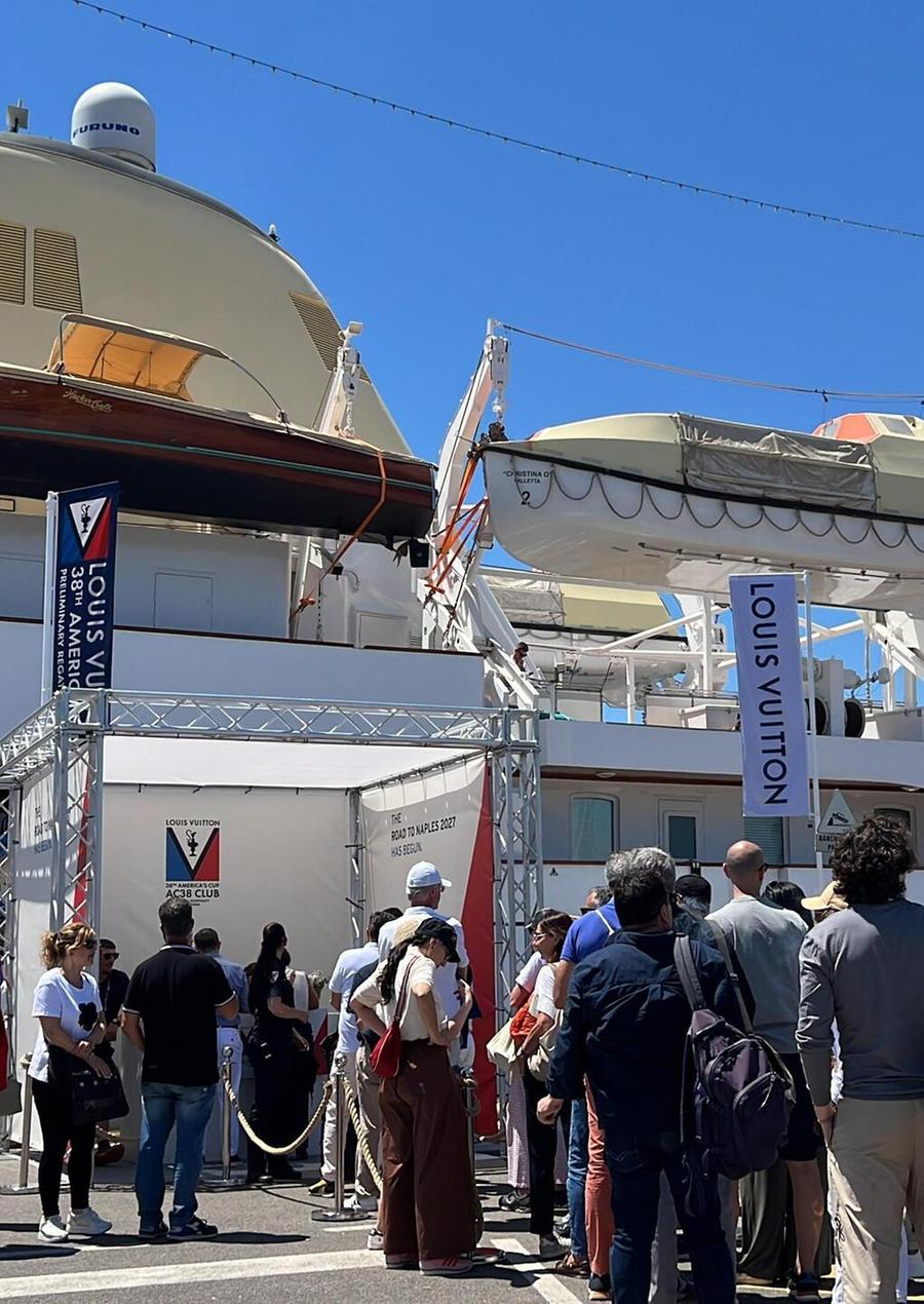 Da Onassis a Bertarelli: la sfilata dei mega yacht