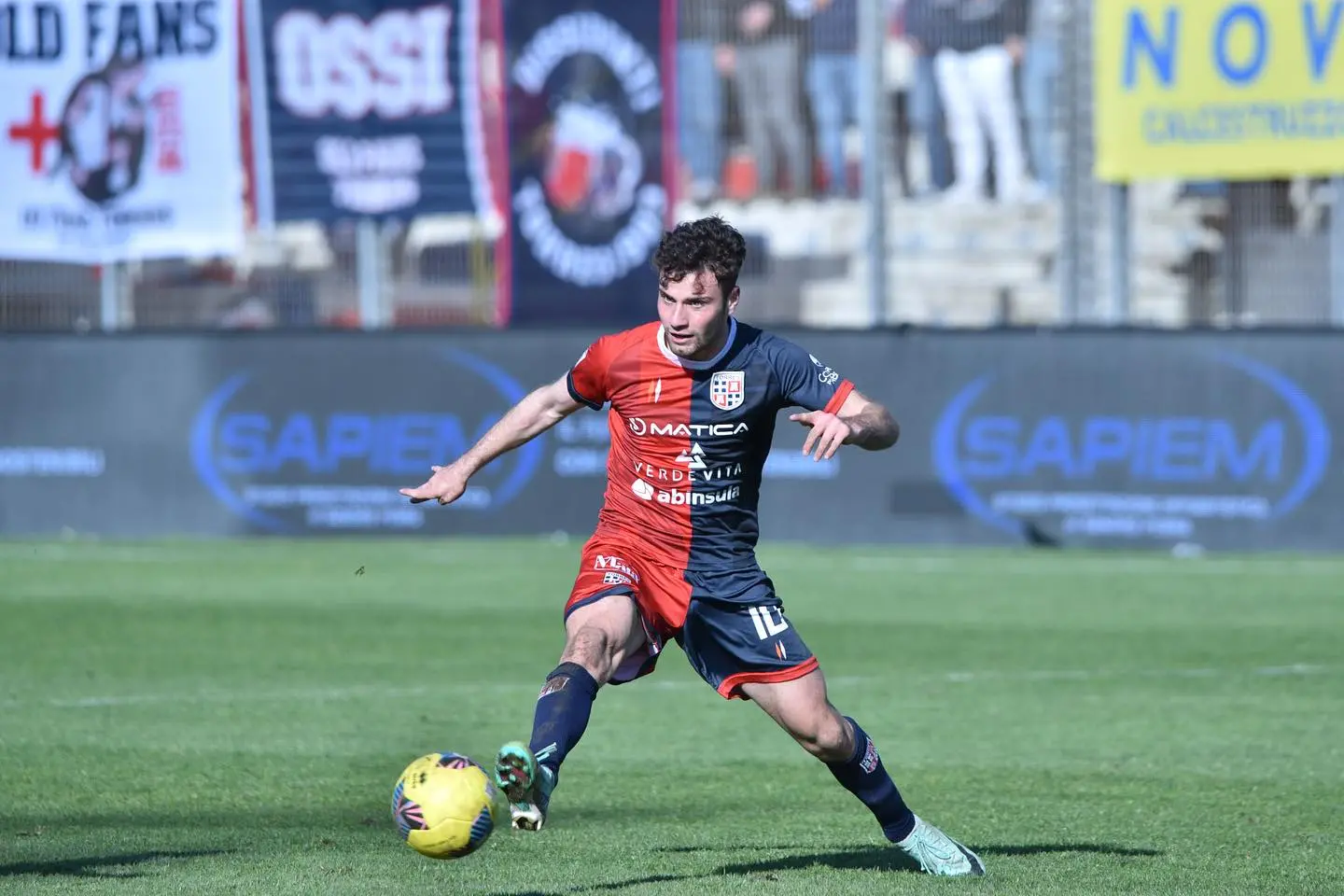 Francesco Ruocco, top scorer rossoblù con 12 reti (foto Torres)