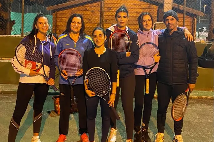 La squadra femminile del Quattro Mori Tennis Team (foto di Antonio Burruni)