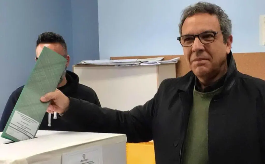 Francesco Desogus (M5s) vota a Pirri (Instagram)